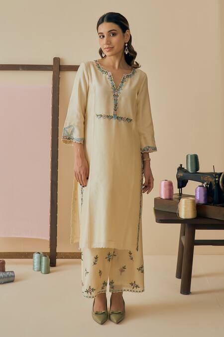 Buy_Bhawna Sethi_Yellow Cotton, Silk, Chanderi, Organza Embroidery V-neck Savera Kurta Pant Set _Online_at_Aza_Fashions