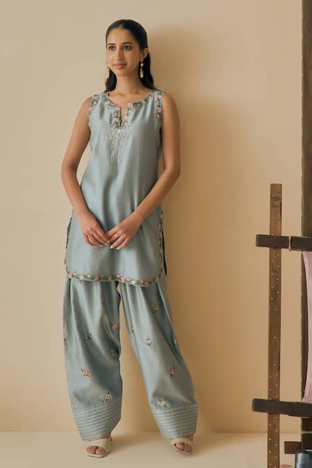 Buy_Bhawna Sethi_Sky Blue Chanderi Cotton, Silk, Organza Embroidery V-neck Aasmani Kurta Set _Online_at_Aza_Fashions