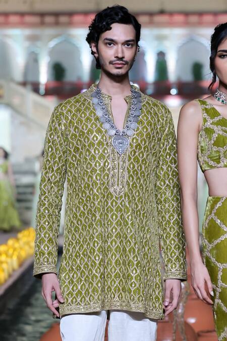 Punit Balana Green Velvet, Linen, Satin Embroidery Kurta With Pant Online at Aza Fashions Punit Balana_Green Velvet, Linen, Satin Embroidery Kurta With Pant _Online_at_Aza_Fashions