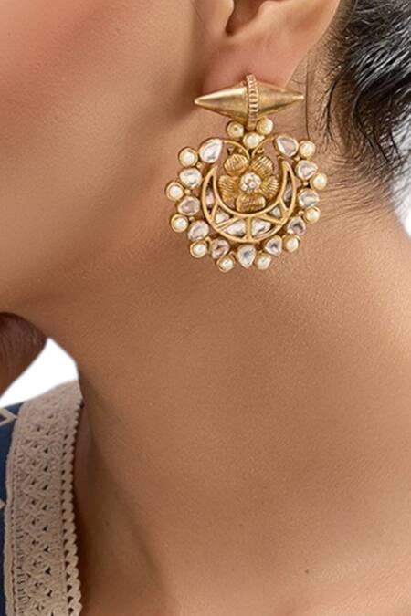 Auraa Trends_Gold Plated Pearls, Stones, Crystals Matte Kundan Stud Earrings_Online_at_Aza_Fashions