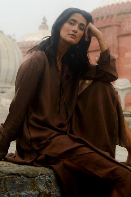 Ituvana_Brown Silk Applique V-neck Rayi Kurta And Flared Pant Set _Online_at_Aza_Fashions