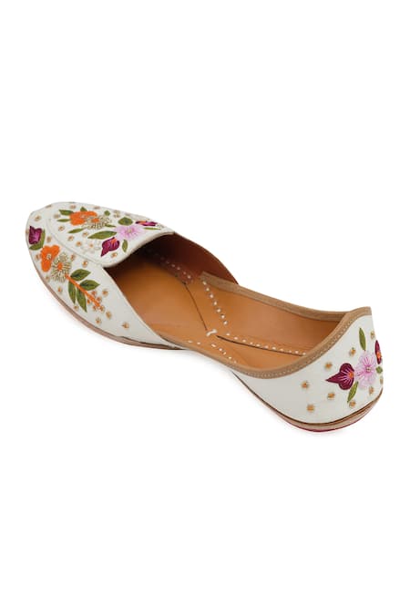 Buy_NR By Nidhi Rathi_White Embroidered Juttis _Online_at_Aza_Fashions