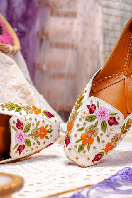 Shop NR By Nidhi Rathi White Embroidered Juttis at Aza Fashions Shop_NR By Nidhi Rathi_White Embroidered Juttis _at_Aza_Fashions