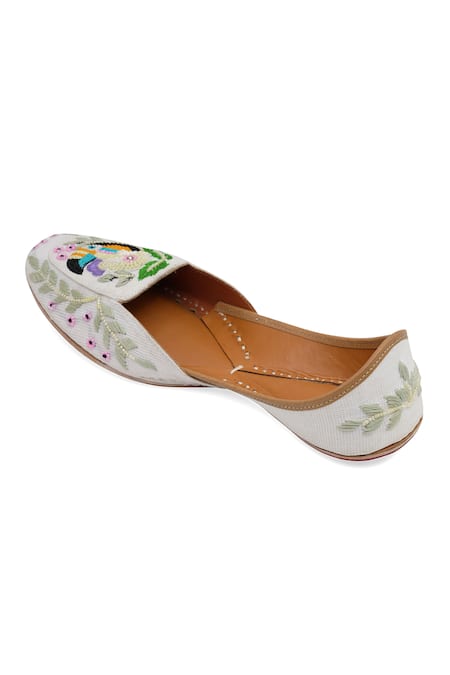 Buy NR By Nidhi Rathi White Handcrafted Juttis Online at Aza Fashions Buy_NR By Nidhi Rathi_White Handcrafted Juttis _Online_at_Aza_Fashions