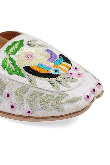 Shop NR By Nidhi Rathi White Handcrafted Juttis Online at Aza Fashions Shop_NR By Nidhi Rathi_White Handcrafted Juttis _Online_at_Aza_Fashions