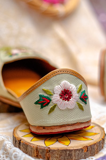 Buy_NR By Nidhi Rathi_Green Pista Handcrafted Juttis 