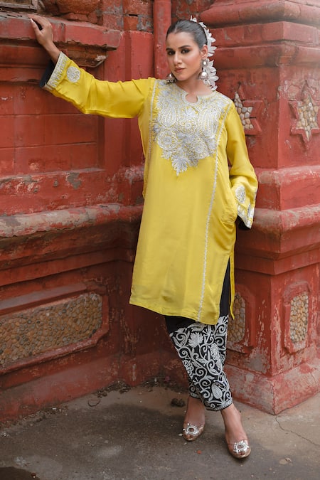 Wazir C Yellow Silk Embroidery, Metallic Thread Notched Floral Work Kurta With Salwar 