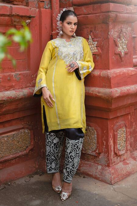 Buy_Wazir C_Yellow Silk Embroidery, Metallic Thread Notched Floral Work Kurta With Salwar _Online_at_Aza_Fashions