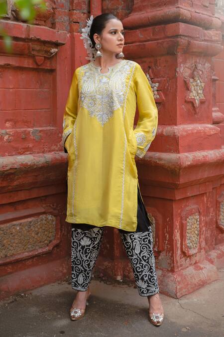 Wazir C_Yellow Silk Embroidery, Metallic Thread Notched Floral Work Kurta With Salwar _at_Aza_Fashions