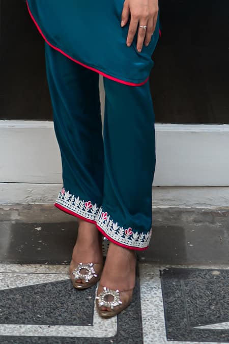 Wazir C Blue Crepe Embroidery V-neck Kashmira Tilla Work Kurta With Pant Online at Aza Fashions Wazir C_Blue Crepe Embroidery V-neck Kashmira Tilla Work Kurta With Pant _Online_at_Aza_Fashions