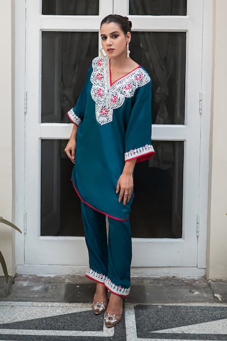 Wazir C Blue Crepe Embroidery V-neck Kashmira Tilla Work Kurta With Pant 