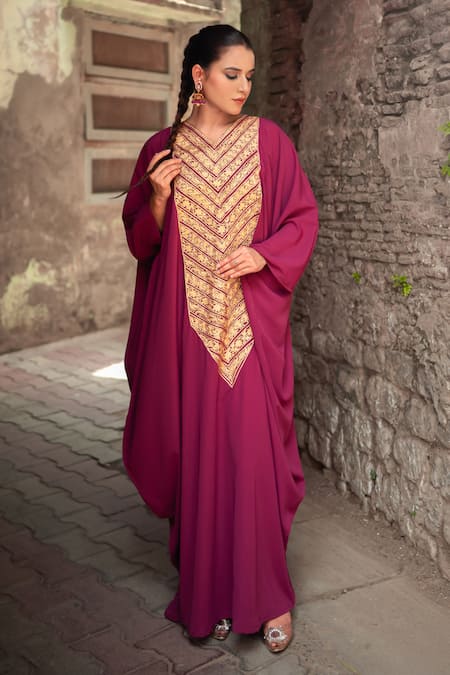 Buy_Wazir C_Purple Silk Embroidery, Zari V-neck Kaftan 