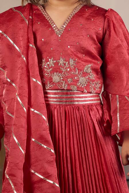 Buy_Vivedkids_Red Tissue Embroidery, Gota Patti Cherry Pleated Lehenga Set _Online_at_Aza_Fashions