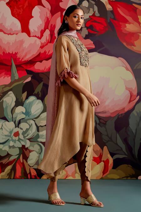 Buy_Parul And Preyanka_Gold Organza, Embroidery, Zari Split Sunela Floral Kaftan Kurta Set _Online_at_Aza_Fashions