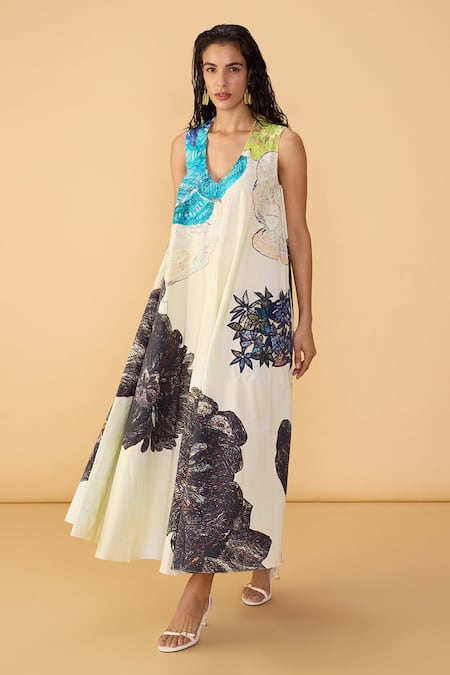 Buy_Saaksha & Kinni_Off White Poplin Embroidery, Applique V-neck Scribble Dense Trudy Printed Dress _Online_at_Aza_Fashions