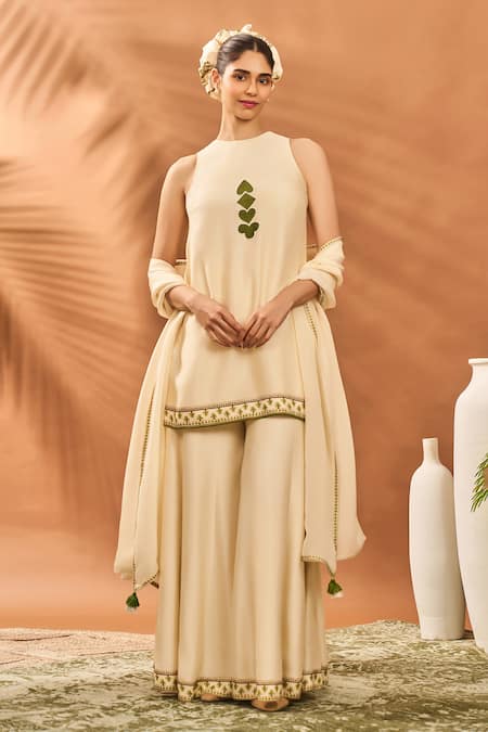 Buy_Masaba_Cream Silk, Organza Embroidery Round Neck Ivory Wildscape Printed Kurta Set 