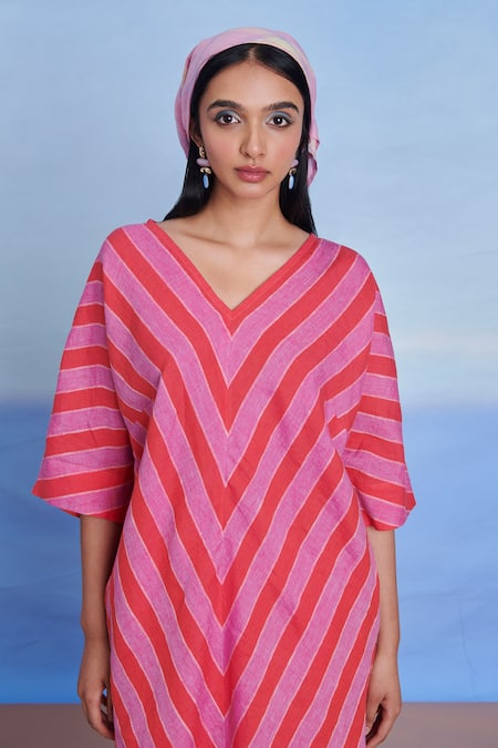 Buy_Saphed_Pink Linen V-neck Amalfi Dolman Kurta Set _Online_at_Aza_Fashions