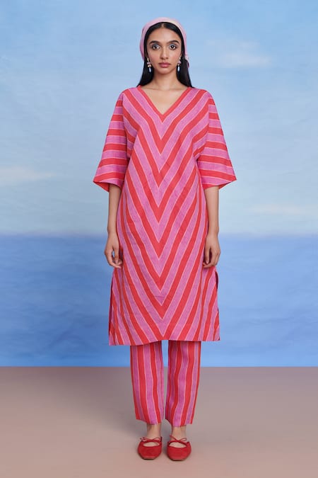 Shop_Saphed_Pink Linen V-neck Amalfi Dolman Kurta Set _Online_at_Aza_Fashions