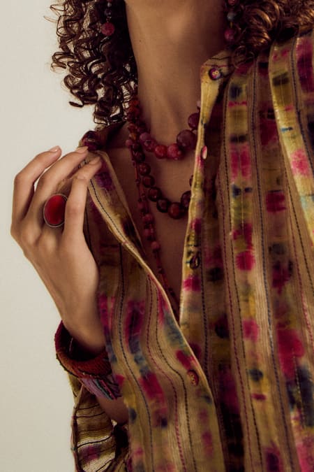 Buy Capisvirleo Beige Cotton Embroidery Collared Nargis Box Fit Shirt Online at Aza Fashions Buy_Capisvirleo_Beige Cotton Embroidery Collared Nargis Box Fit Shirt _Online_at_Aza_Fashions