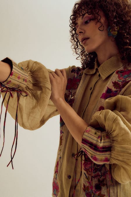 Buy_CAPISVIRLEO_Beige Chanderi Silk Embroidery Collared Camellia Ecru Shirt _Online_at_Aza_Fashions