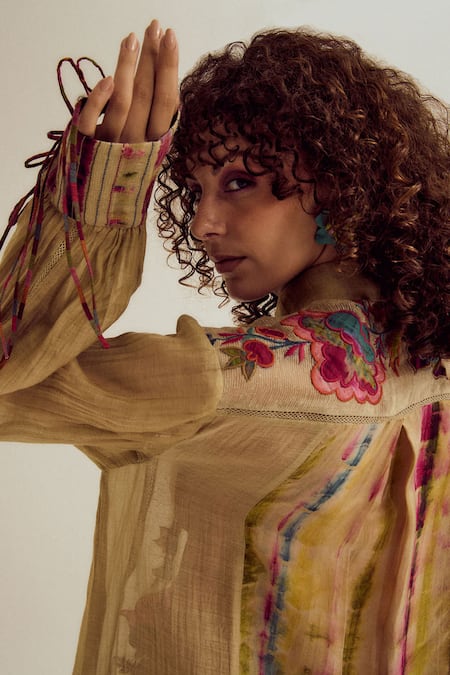 CAPISVIRLEO Camellia Embroidered Ecru Shirt 