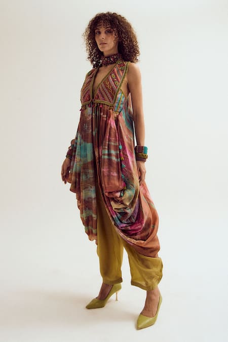 Capisvirleo Brown Silk Embroidery, Tassels V-neck, Sweetheart Ira Tie Dye Jacket Cape Set Online at Aza Fashions Capisvirleo_Brown Silk Embroidery, Tassels V-neck, Sweetheart Ira Tie Dye Jacket Cape Set _Online_at_Aza_Fashions