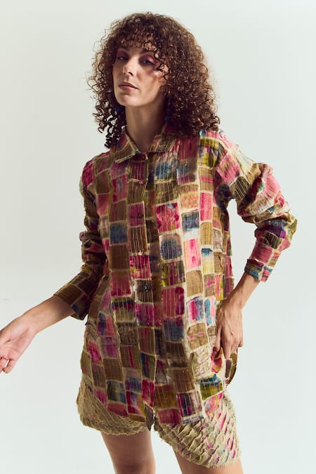 Capisvirleo Beige Chanderi Silk Patchwork, Embroidery Collared Cosmos Shirt 