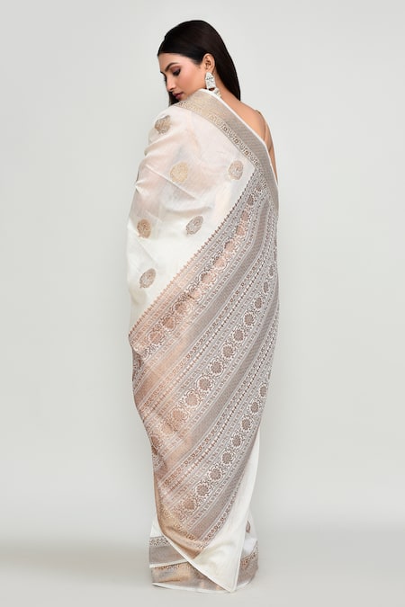 Naintara Bajaj Butti Woven Pattern Saree With Running Blouse 