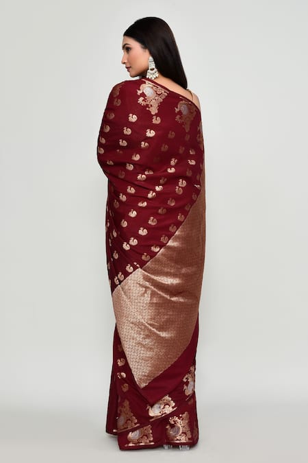 Naintara Bajaj Butti Woven Pattern Saree With Running Blouse 