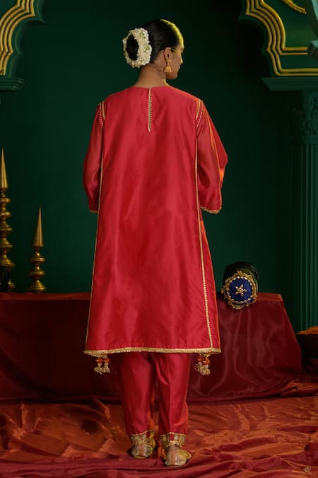 saina kapoor Anura Embroidered Choga Kurta & Salwar Set 