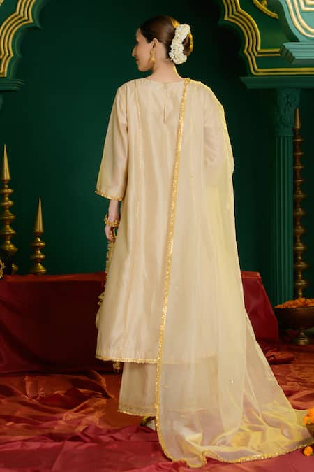 saina kapoor Adrika Embroidered Kurta & Pant Set 