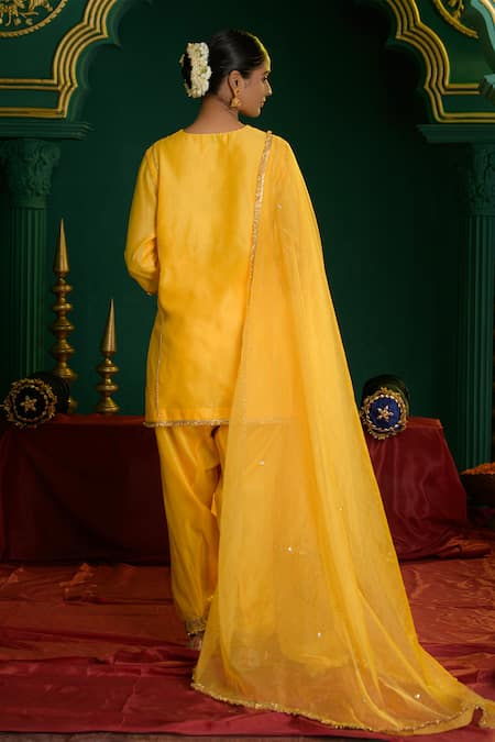 saina kapoor Amodini Floral Embroidered Kurta Pant Set 