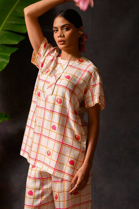 Prachi Kamat_White Viscose, Silk Split V-neck Morja Printed Kurta And Pant Set _Online_at_Aza_Fashions