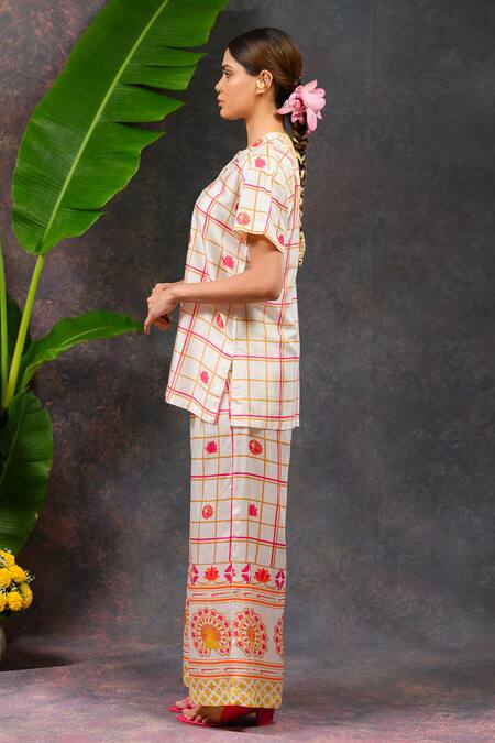 Prachi Kamat_White Viscose, Silk Split V-neck Morja Printed Kurta And Pant Set _at_Aza_Fashions