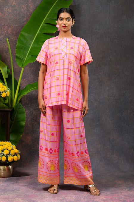 Prachi Kamat_Pink Viscose, Silk Round Neck Morja Printed Short Kurta And Pant Set _at_Aza_Fashions