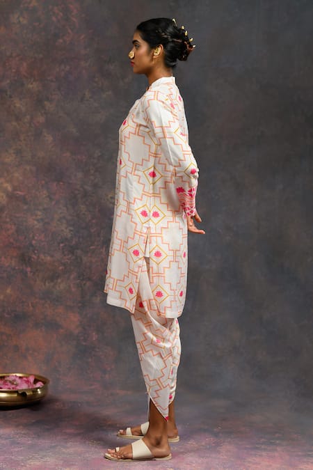 Buy_Prachi Kamat_White Viscose, Silk Round Neck Morbagh Geometric Grid Print Kurta With Pant _Online_at_Aza_Fashions