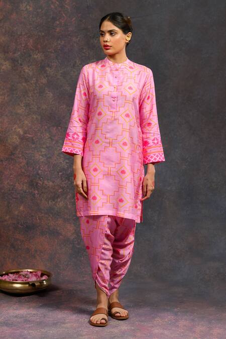 Prachi Kamat Pink Viscose, Silk Mandarin Collar Morbagh Geometric Grid Print Kurta With Pant Online at Aza Fashions Prachi Kamat_Pink Viscose, Silk Mandarin Collar Morbagh Geometric Grid Print Kurta With Pant _Online_at_Aza_Fashions