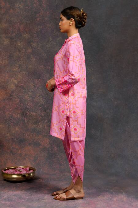 Buy Prachi Kamat Pink Viscose, Silk Mandarin Collar Morbagh Geometric Grid Print Kurta With Pant Online at Aza Fashions Buy_Prachi Kamat_Pink Viscose, Silk Mandarin Collar Morbagh Geometric Grid Print Kurta With Pant _Online_at_Aza_Fashions