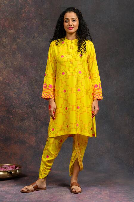 Buy_Prachi Kamat_Yellow Viscose, Silk Mandarin Morbagh Geometric Grid Print Kurta With Pant _Online_at_Aza_Fashions