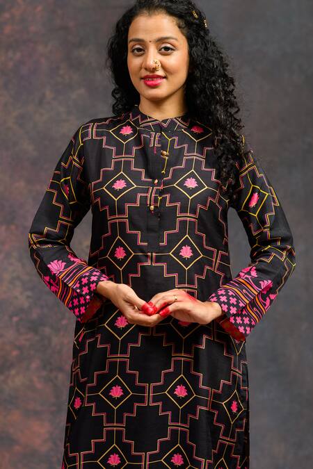 Prachi Kamat_Black Viscose, Silk Foil Printing Mandarin Morbagh Printed Kurta With Pant _at_Aza_Fashions