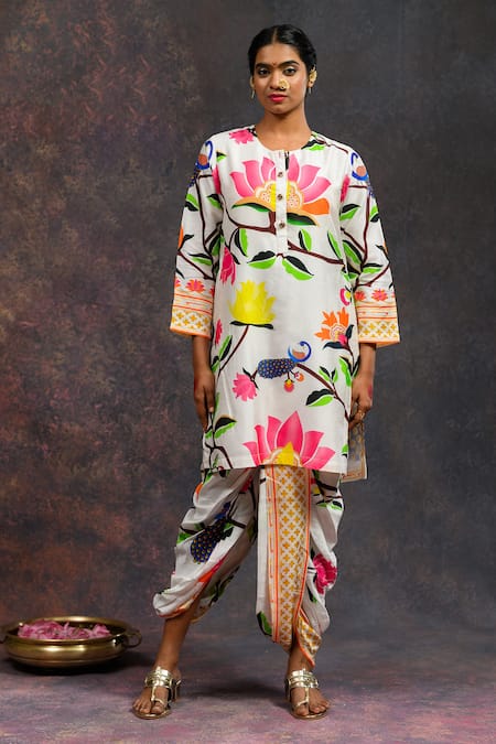 Prachi Kamat_White Viscose, Silk Round Neck Kamalkari Print Kurta With Pant _at_Aza_Fashions
