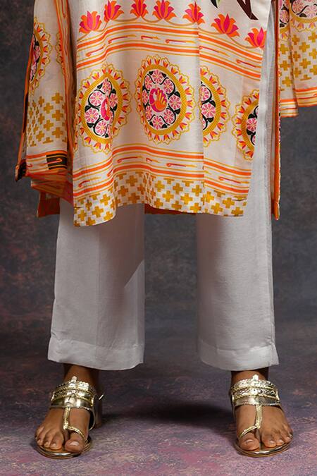 Prachi Kamat_White Viscose, Silk, Organza V-neck Asawali Printed Kurta Set _Online_at_Aza_Fashions
