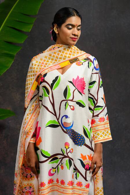 Prachi Kamat_White Viscose, Silk, Organza V-neck Asawali Printed Kurta Set _at_Aza_Fashions