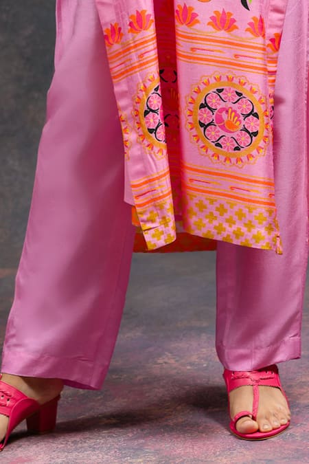 Buy Prachi Kamat Pink Viscose, Silk, Organza V-neck Asawali Printed Kurta Set Online at Aza Fashions Buy_Prachi Kamat_Pink Viscose, Silk, Organza V-neck Asawali Printed Kurta Set _Online_at_Aza_Fashions