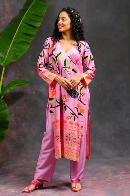 Shop Prachi Kamat Pink Viscose, Silk, Organza V-neck Asawali Printed Kurta Set Online at Aza Fashions Shop_Prachi Kamat_Pink Viscose, Silk, Organza V-neck Asawali Printed Kurta Set _Online_at_Aza_Fashions