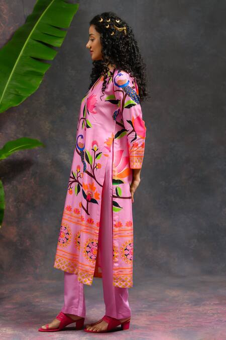 Prachi Kamat Pink Viscose, Silk, Organza V-neck Asawali Printed Kurta Set at Aza Fashions Prachi Kamat_Pink Viscose, Silk, Organza V-neck Asawali Printed Kurta Set _at_Aza_Fashions