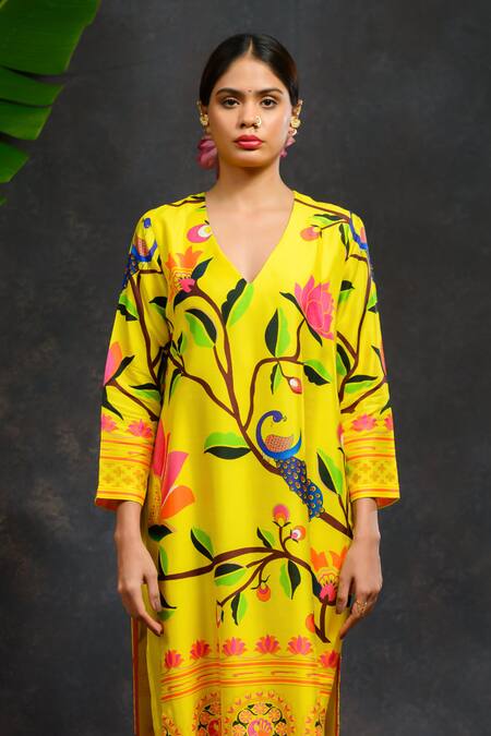 Prachi Kamat Yellow Viscose, Silk, Organza V-neck Asawali Printed Kurta Set Online at Aza Fashions Prachi Kamat_Yellow Viscose, Silk, Organza V-neck Asawali Printed Kurta Set _Online_at_Aza_Fashions