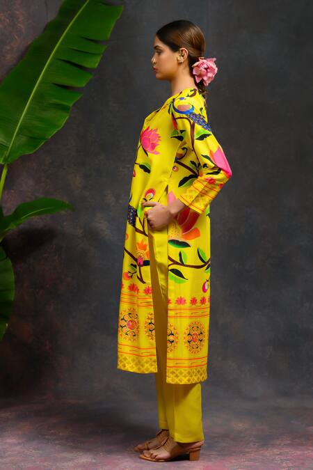 Buy Prachi Kamat Yellow Viscose, Silk, Organza V-neck Asawali Printed Kurta Set Buy_Prachi Kamat_Yellow Viscose, Silk, Organza V-neck Asawali Printed Kurta Set