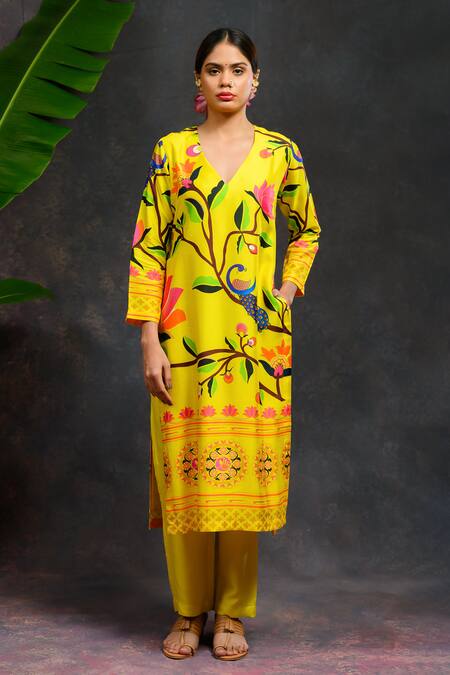 Shop Prachi Kamat Yellow Viscose, Silk, Organza V-neck Asawali Printed Kurta Set Shop_Prachi Kamat_Yellow Viscose, Silk, Organza V-neck Asawali Printed Kurta Set