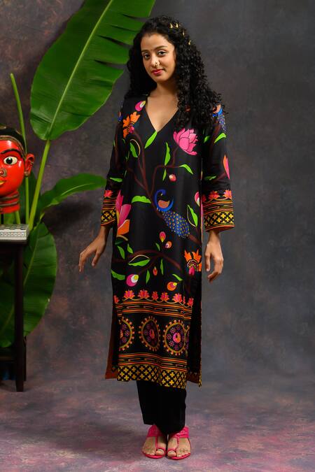 Buy Prachi Kamat Black Viscose, Silk, Organza V-neck Asawali Printed Kurta Set Online at Aza Fashions Buy_Prachi Kamat_Black Viscose, Silk, Organza V-neck Asawali Printed Kurta Set _Online_at_Aza_Fashions